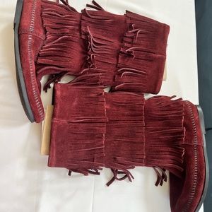 NWOT Minnetonka Suede Fringe Boots